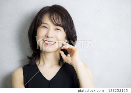 美麗的中年婦女 128258125