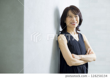 美麗的中年婦女 美麗的中年婦女 128258134