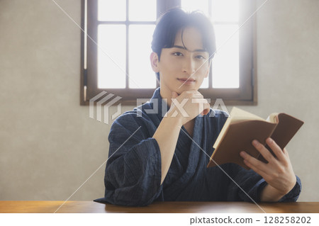 Young man in yukata 128258202