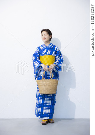 A woman in a yukata A woman in a yukata 128258287