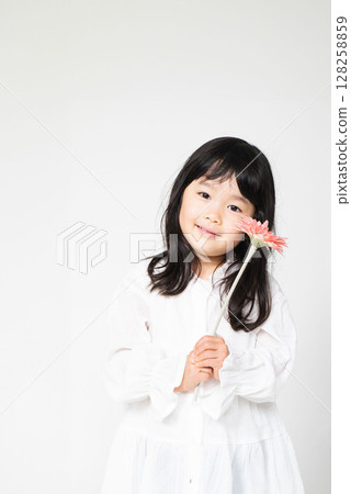 拿著花的女孩 拿著花的女孩 128258859