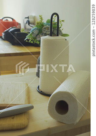 Charming Kitchen Decor Ideas Featuring Paper Towels Alongside a Lovely Flower Arrangement Charming Kitchen Decor Ideas Featuring Paper Towels Alongside a Lovely Flower Arrangement 128259839