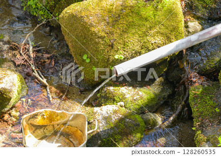 五褶水 登山道上的水源 128260535