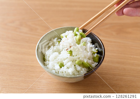 Edamame rice served in a bowl 128261291