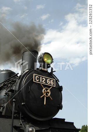 Mooka Railway SL Mooka C12-66 and 50 series passenger car 128261352