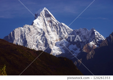 Hiking in Siguniang Mountain, Sichuan Province 128261353