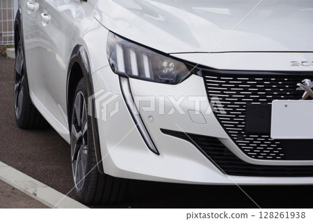 進口車圖片：標緻e-208GT車頭面罩 128261938