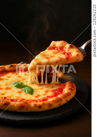 Pizza Margherita 128262210