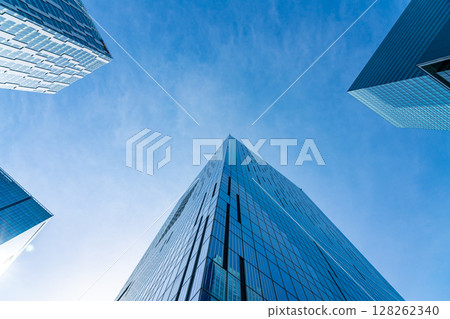 [Tokyo] The Shibuya skyline surrounded by many buildings 128262340