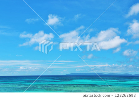 Okinawa Hateruma Island Blue sky and sea Okinawa Hateruma Island Blue sky and sea 128262698