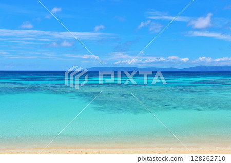 Okinawa Hateruma Island Summer blue sky and sea Okinawa Hateruma Island Summer blue sky and sea 128262710