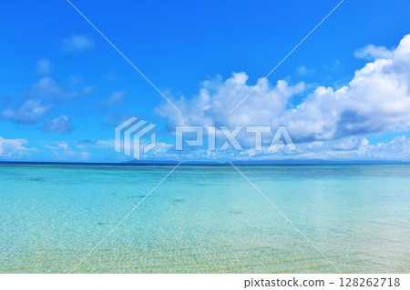 Hateruma Island, Okinawa Prefecture Summer blue sky and sea 128262718