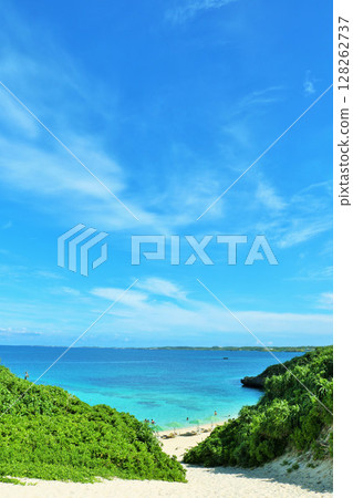 沖繩宮古島藍天和大海（照片：砂山海灘） 128262737