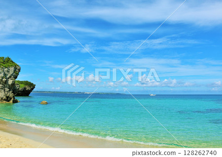 Okinawa Miyakojima Blue Sky and Sea (Photo: Sunayama Beach) 128262740