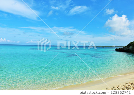 Okinawa Miyakojima Blue Sky and Sea (Photo: Sunayama Beach) 128262741