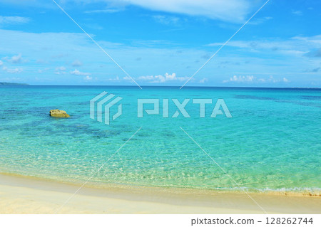 沖繩宮古島藍天和大海（照片：砂山海灘） 128262744