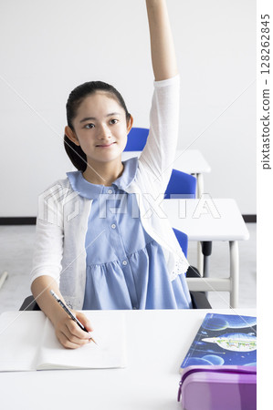 小學學生愛撫手 128262845