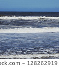 洶湧的波浪 128262919