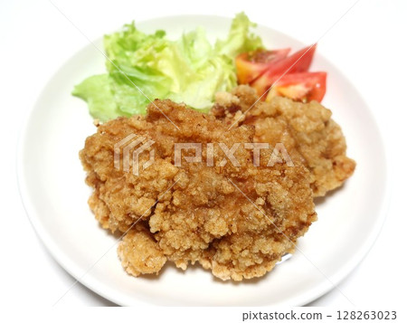 Crispy fried chicken 128263023