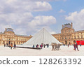 Paris Louvre Museum 128263392
