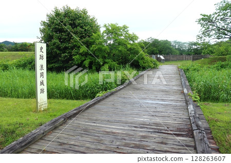 The entrance to Namioka Castle (Aomori City, Aomori Prefecture) 128263607