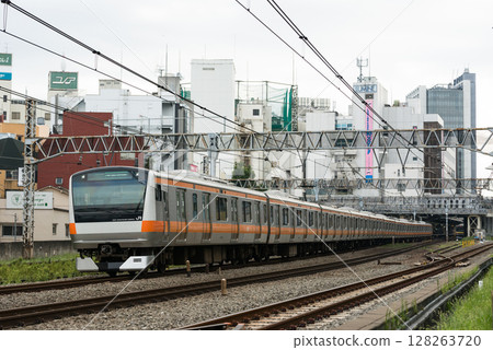 途經荻窪站的中央快速線E233系列車 途經荻窪站的中央快速線E233系列車 128263720