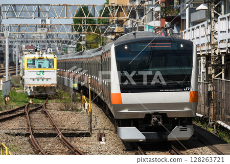 途經荻窪站的中央快速線E233系列車 途經荻窪站的中央快速線E233系列車 128263721