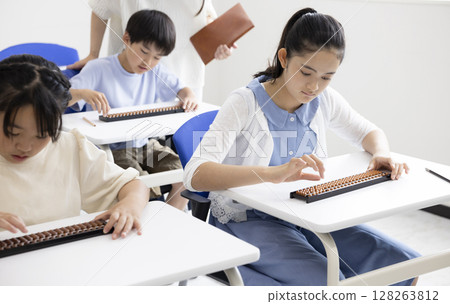 Elementary school student using abacus 128263812