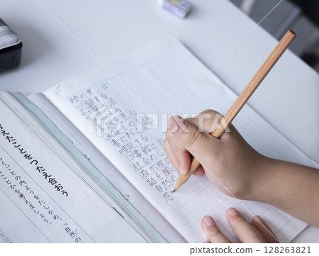 Elementary school student to study 128263821