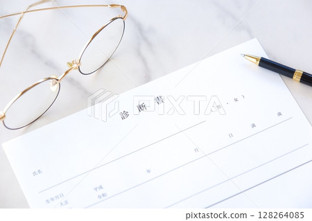 使用公司休假制度或辦理保險手續時所需的記載疾病名稱和症狀的醫生診斷書。 使用公司休假制度或辦理保險手續時所需的記載疾病名稱和症狀的醫生診斷書。 128264085