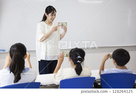 孩子們學習金錢 128264125