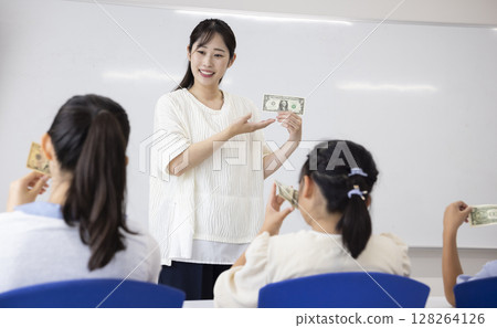 孩子們學習金錢 128264126