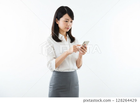 A Japanese woman operating a smartphone (white background, for cutting out) 128264429