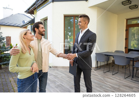 Family meeting realtor for house deal in front of modern property Family meeting realtor for house deal in front of modern property 128264605