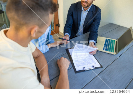 Real estate agent discussing deal details with the clients 128264664