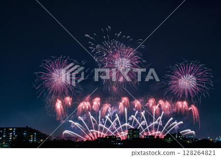 Starmine and light arrow fireworks spreading across the night sky Starmine and light arrow fireworks spreading across the night sky 128264821