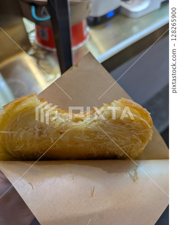 Kudzu pancakes in Yuyuan Garden, Shanghai Kudzu pancakes in Yuyuan Garden, Shanghai 128265900