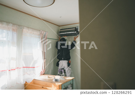 Air conditioning installation work Air conditioning installation work 128266291