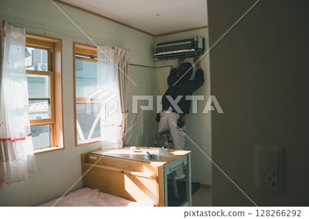 Air conditioning installation work 128266292