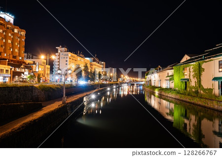 小樽運河的夜景 128266767