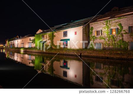 小樽運河的夜景 128266768