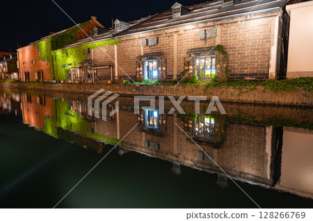 小樽運河的夜景 128266769