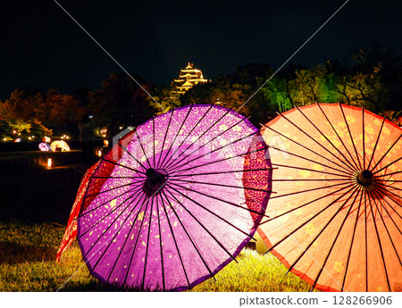 Illuminated Japanese umbrellas and Okayama Castle tower Illuminated Japanese umbrellas and Okayama Castle tower 128266906