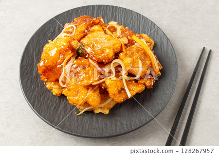 Sweet and Crispy Guo Bao Rou with Vegetables on Black Plate 128267957