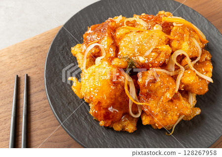 Sweet and Crispy Guo Bao Rou with Vegetables on Black Plate 128267958