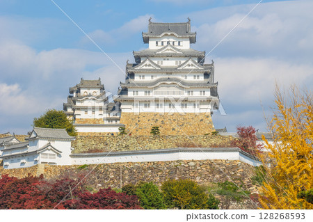Autumn in Himeji, Hyogo Prefecture, World Heritage Site, National Treasure Himeji Castle and Autumn Leaves, Castle Tower Autumn in Himeji, Hyogo Prefecture, World Heritage Site, National Treasure Himeji Castle and Autumn Leaves, Castle Tower 128268593
