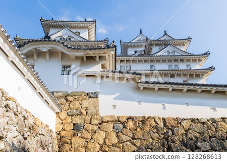 Autumn in Himeji, Hyogo Prefecture: World Heritage Site, National Treasure Himeji Castle and Autumn Foliage 128268613