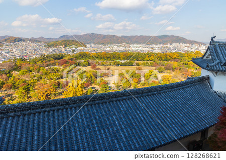 Autumn in Himeji, Hyogo Prefecture - World Heritage Site, National Treasure, Himeji Castle - View from the small castle tower 128268621