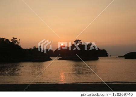 A beautiful sunset over Dogashima A beautiful sunset over Dogashima 128269740