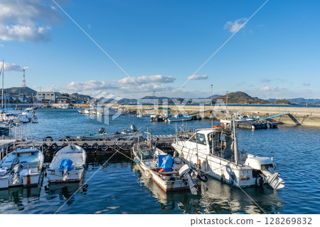 香川縣直島町直島本村港（直島港碼頭）風景 128269832